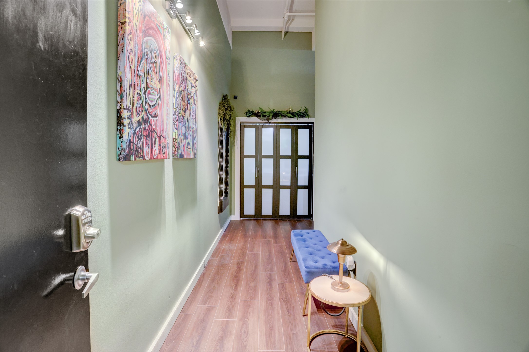 705 Main Street, Unit 419 Houston, TX 77002 - Photo 9 of 25 a bathroom with a sink and toilet