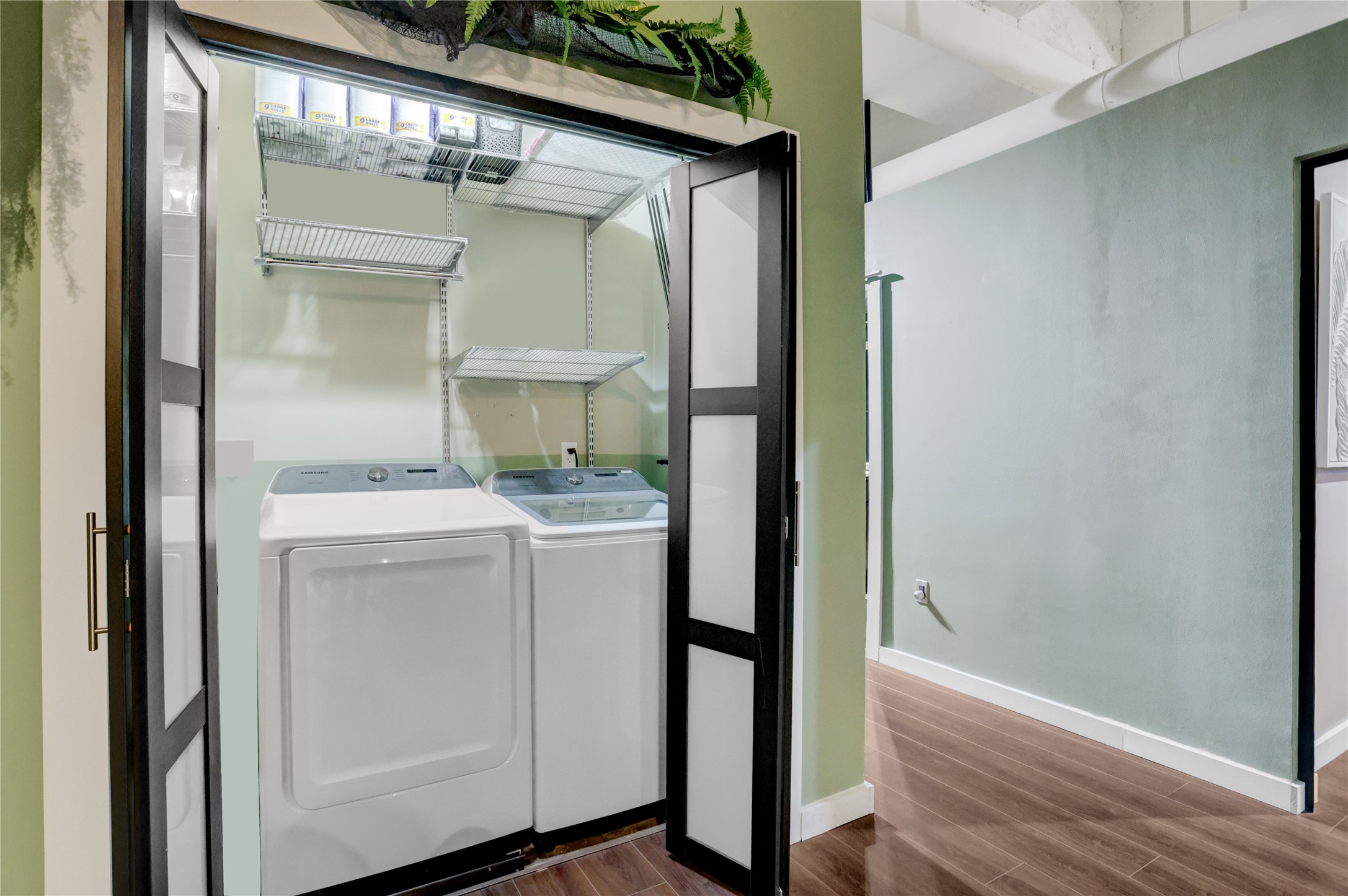 705 Main Street, Unit 419 Houston, TX 77002 - Photo 10 of 25 a bathroom with a sink and mirror