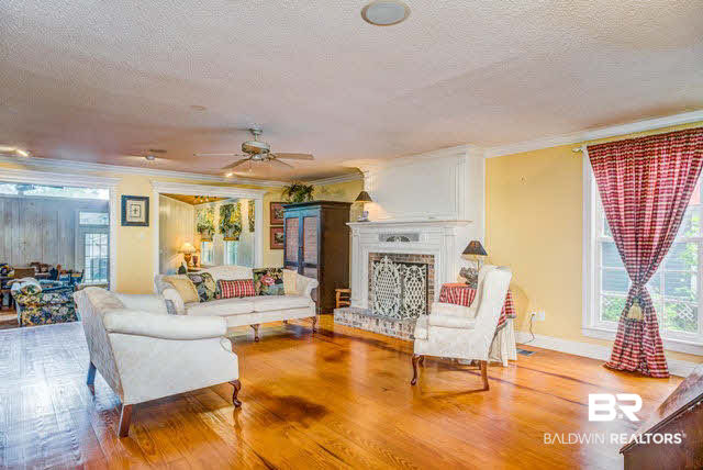 18 Fels Avenue Fairhope, AL 36532 - Photo 5 of 33 Family Room