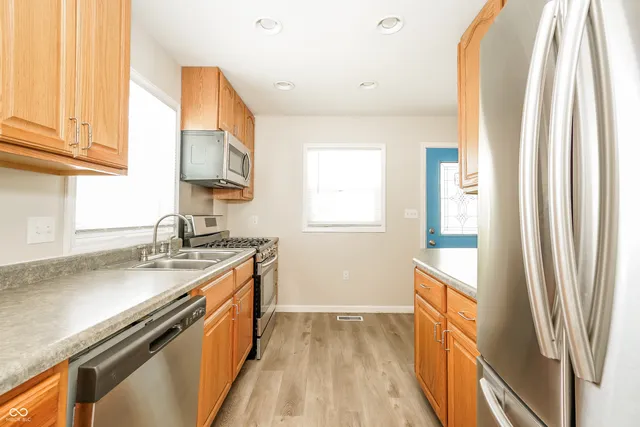 $1,570 | 124 Rose Lane, Greenwood, IN 46143