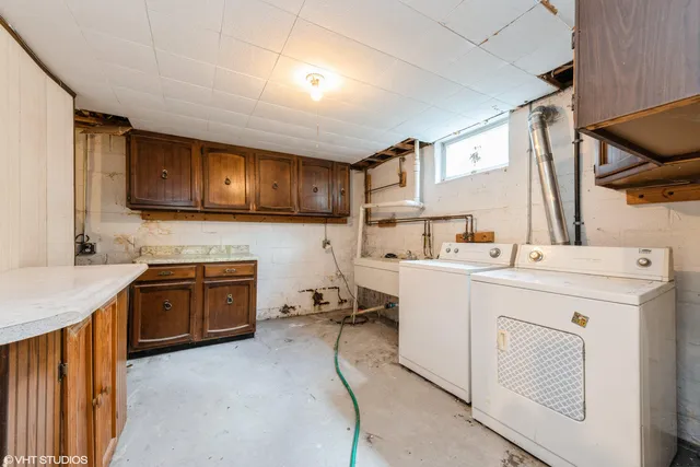 $172,500 | 2905 East Michigan Boulevard, Trail Creek, IN 46360