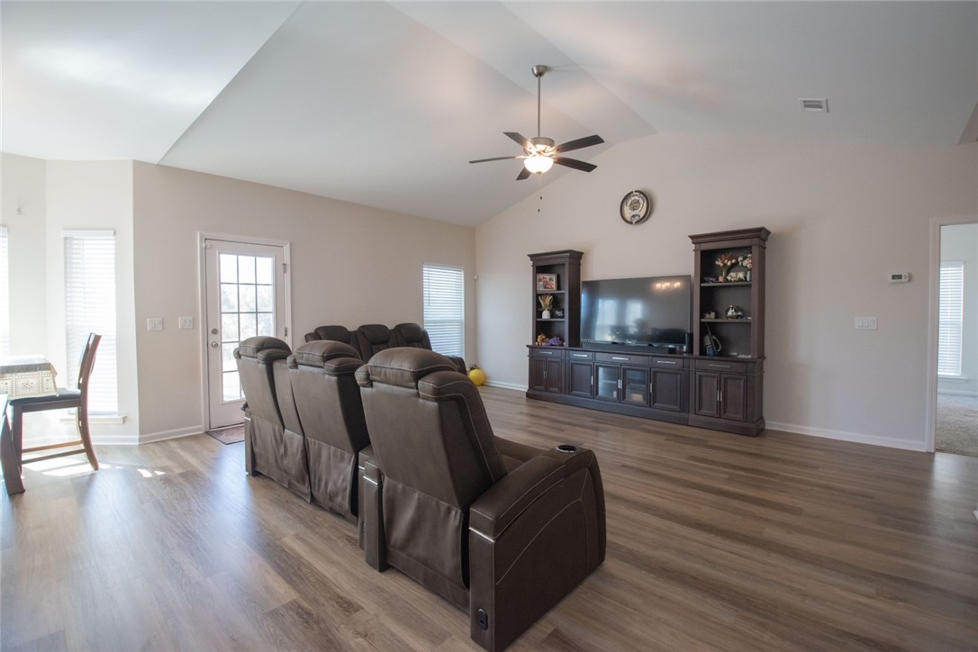 279 Chestnut Drive Brunswick, GA 31523 - Photo 9 of 47