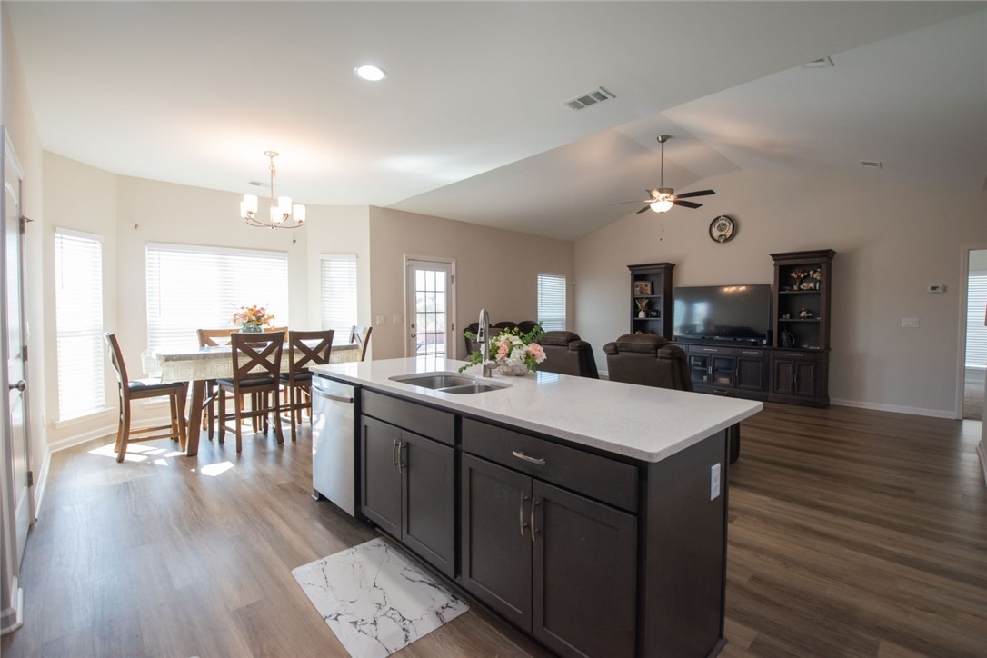 279 Chestnut Drive Brunswick, GA 31523 - Photo 10 of 47