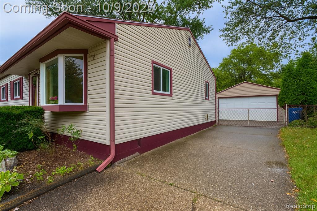 3308 Toepfer Road Warren, MI 48091 - Photo 3 of 19