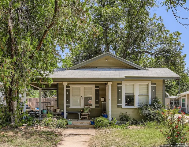 $335,000 | 428 West Lullwood Avenue, San Antonio, TX 78212