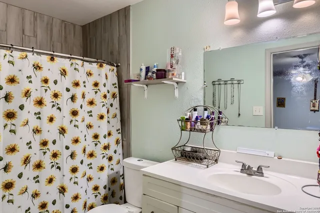 $335,000 | 428 West Lullwood Avenue, San Antonio, TX 78212
