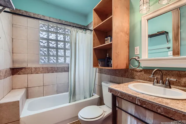 $335,000 | 428 West Lullwood Avenue, San Antonio, TX 78212