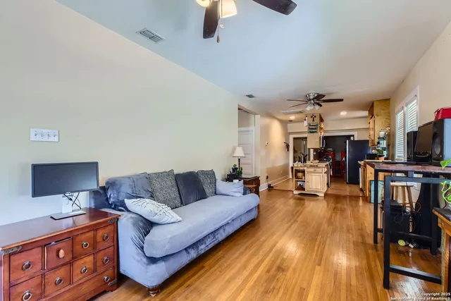 $335,000 | 428 West Lullwood Avenue, San Antonio, TX 78212