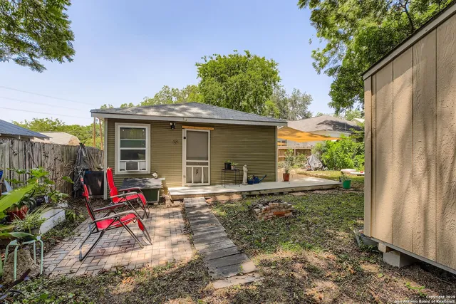 $335,000 | 428 West Lullwood Avenue, San Antonio, TX 78212