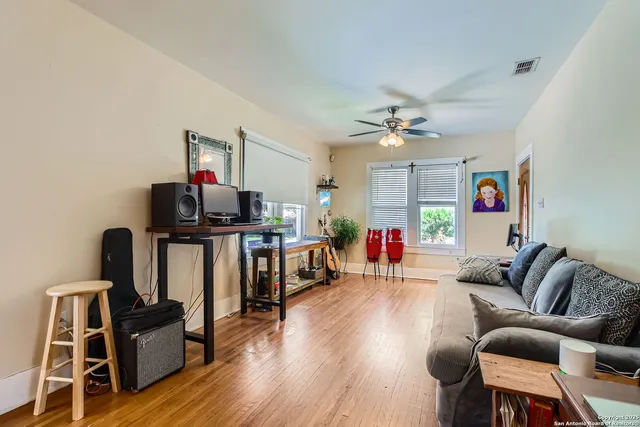 $335,000 | 428 West Lullwood Avenue, San Antonio, TX 78212
