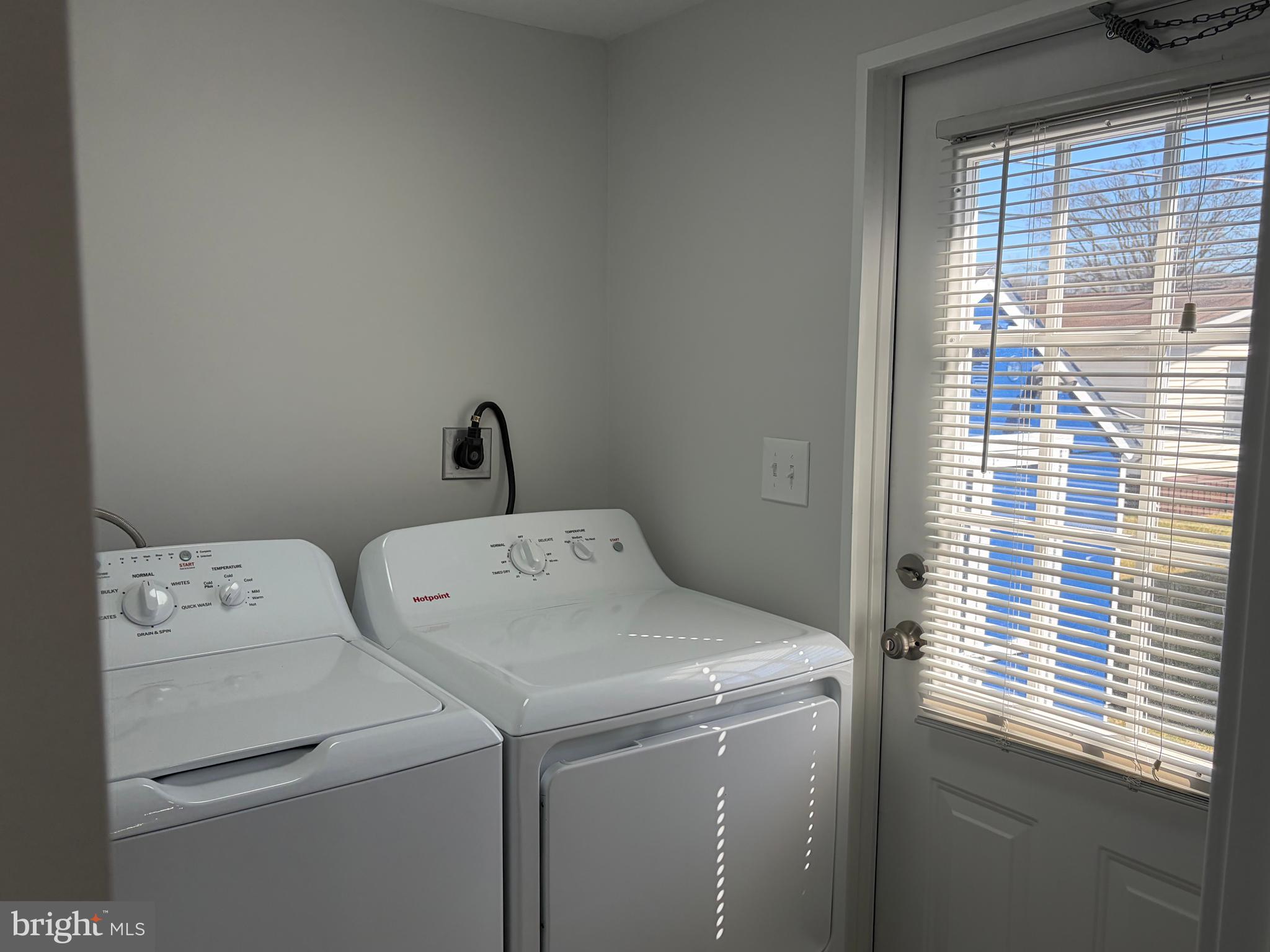 7 Roseview Road Dundalk, MD 21222 - Photo 11 of 13 a utility room with dryer and washer