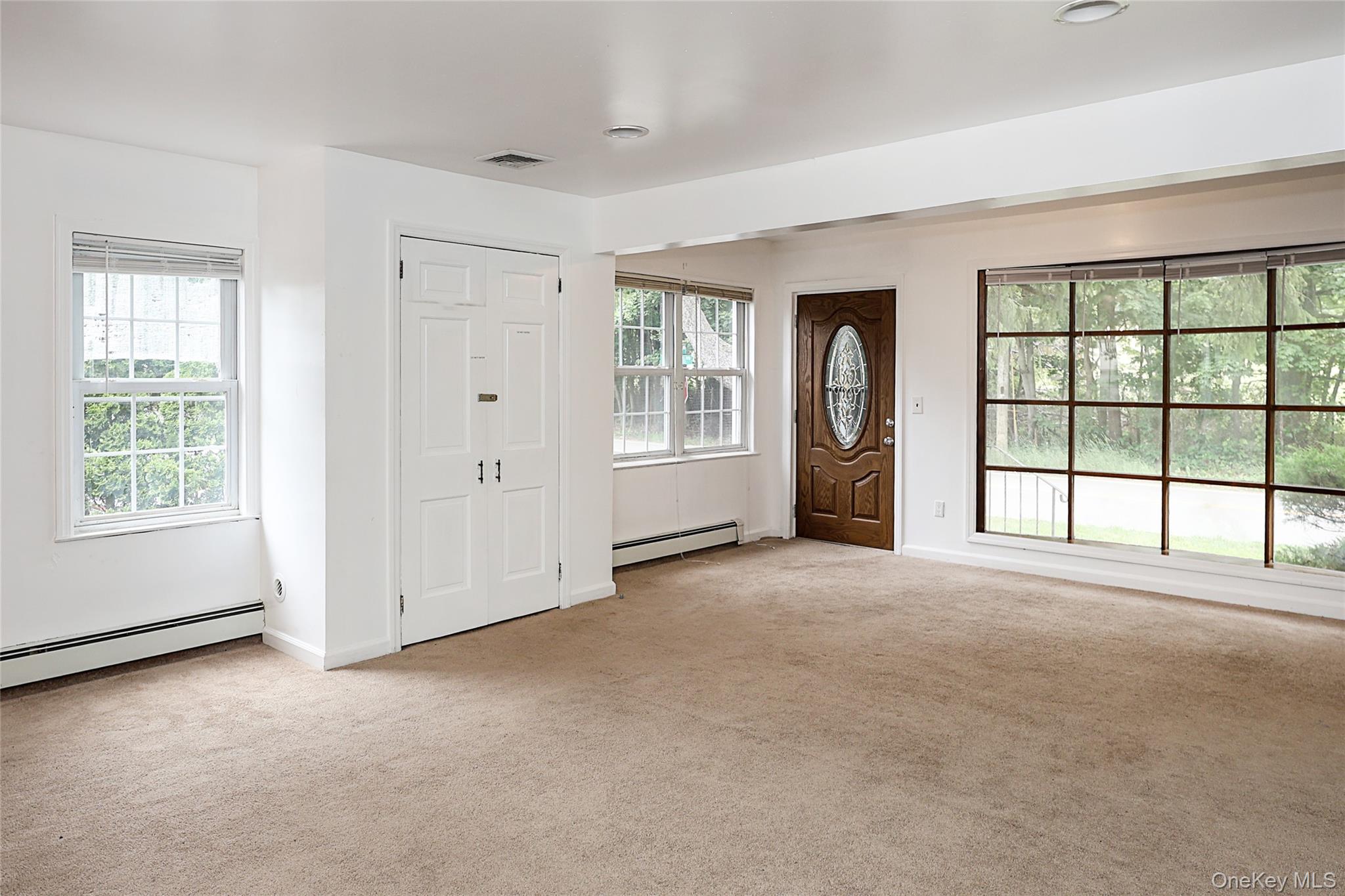 49 Red Ground Road Roslyn Heights, NY 11577 - Photo 8 of 36