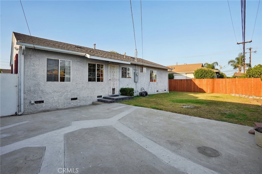 732 East Charron Place Compton, CA 90220 - Photo 20 of 24 a view of a house with backyard and garden