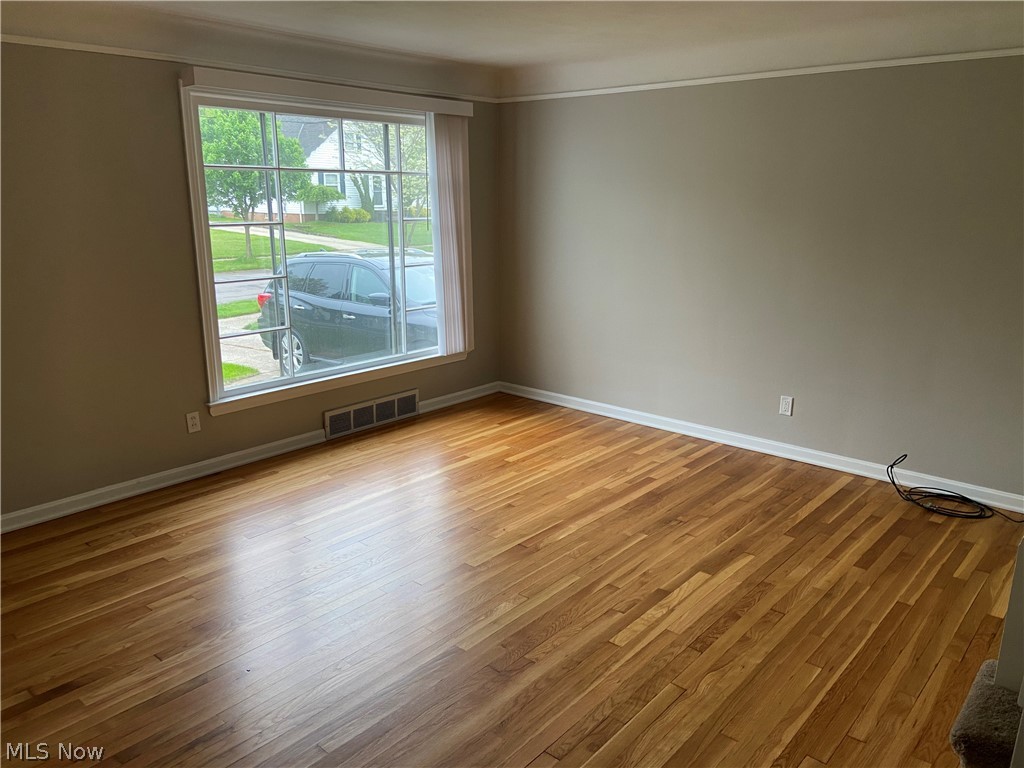 1132 Gordon Road Lyndhurst, OH 44124 - Photo 2 of 11
