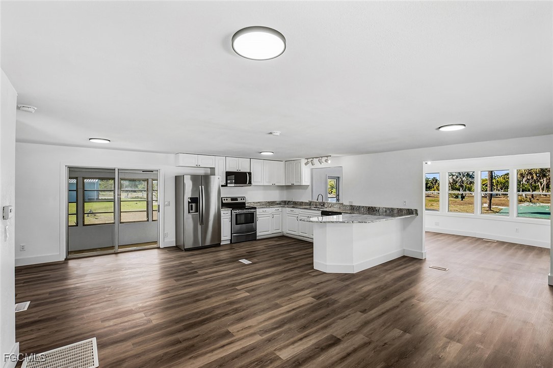 13651 Grackle Road Fort Myers, FL 33908 - Photo 14 of 43
