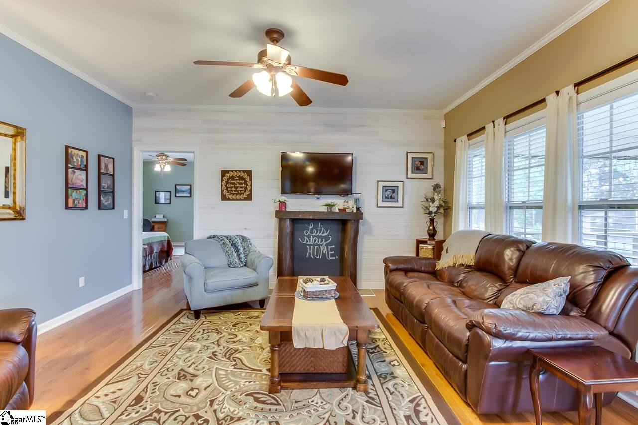 125 Willis Road Taylors, SC 29687 - Photo 8 of 33