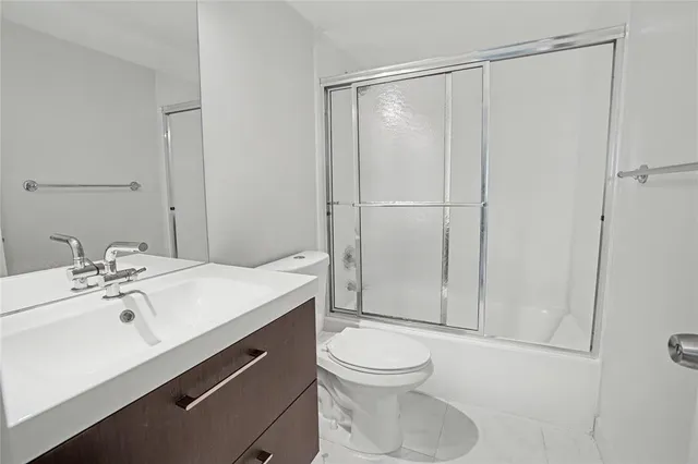 $2,400 | 1009 North Ocean Boulevard, Unit 110, Pompano Beach, FL 33062