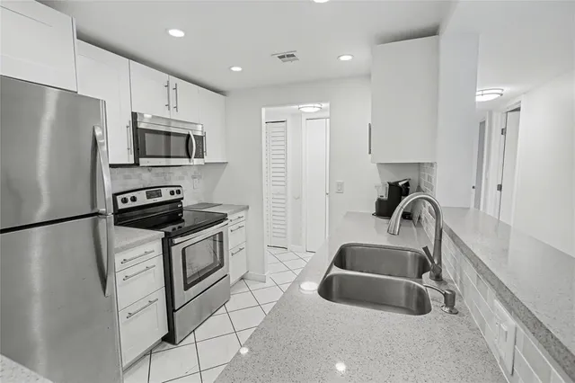 $2,400 | 1009 North Ocean Boulevard, Unit 110, Pompano Beach, FL 33062