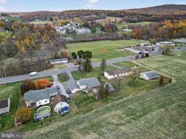 a picture of a black and white wall