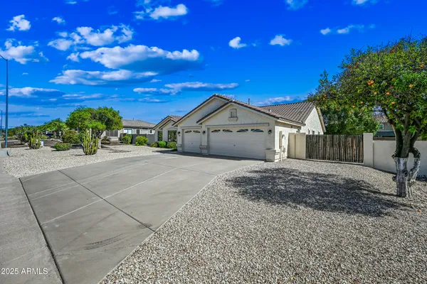 $2,995 | 4463 East Downing Circle, Mesa, AZ 85205