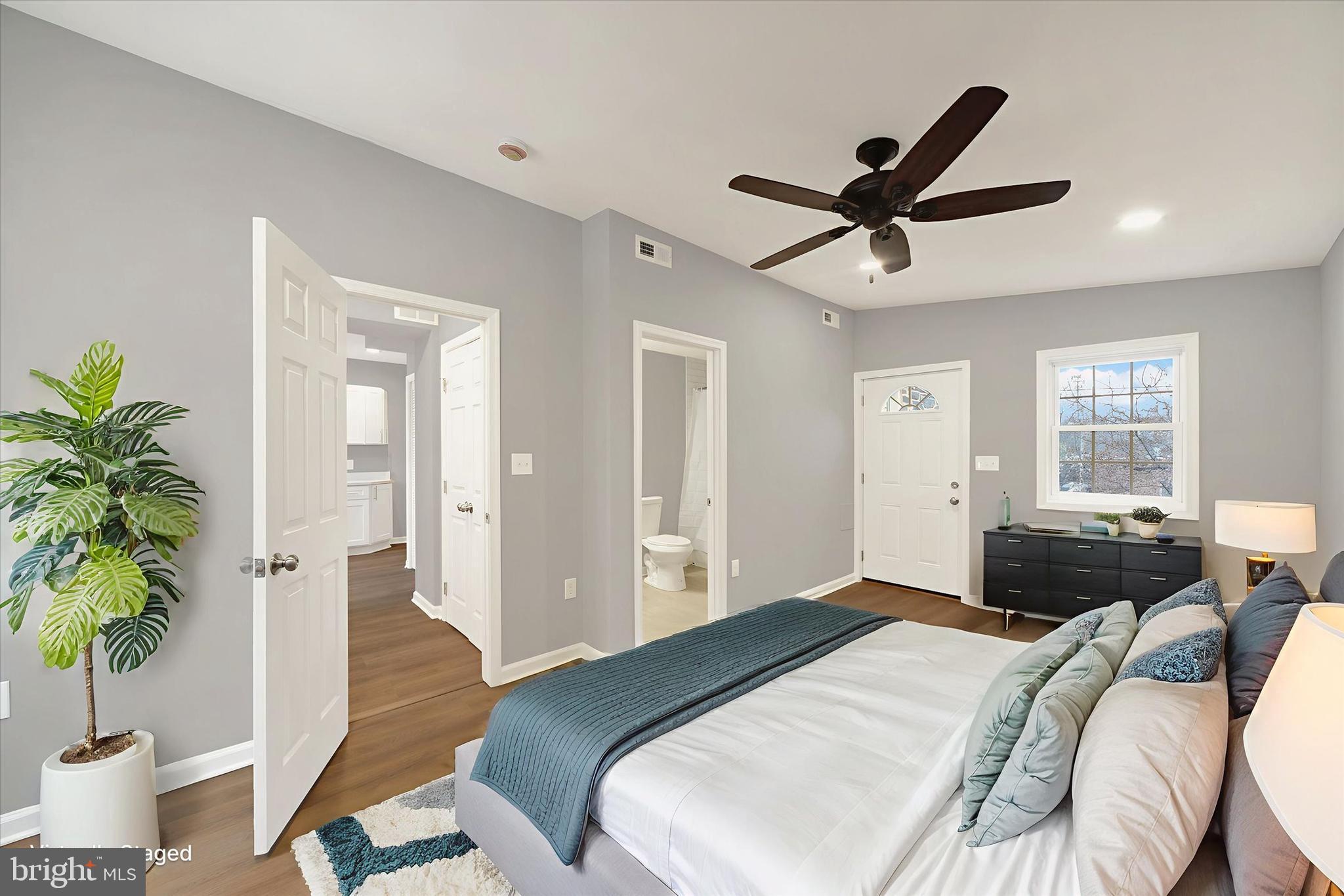 3506 Clipper Road Baltimore, MD 21211 - Photo 22 of 36 MAIN LEVEL PRIMARY SUITE