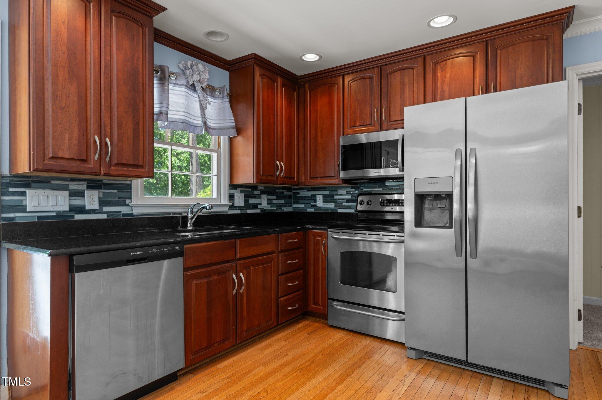 612 Harvest Lane Raleigh, NC 27606 - Photo 10 of 38 33-web-or-mls-DSC_2050