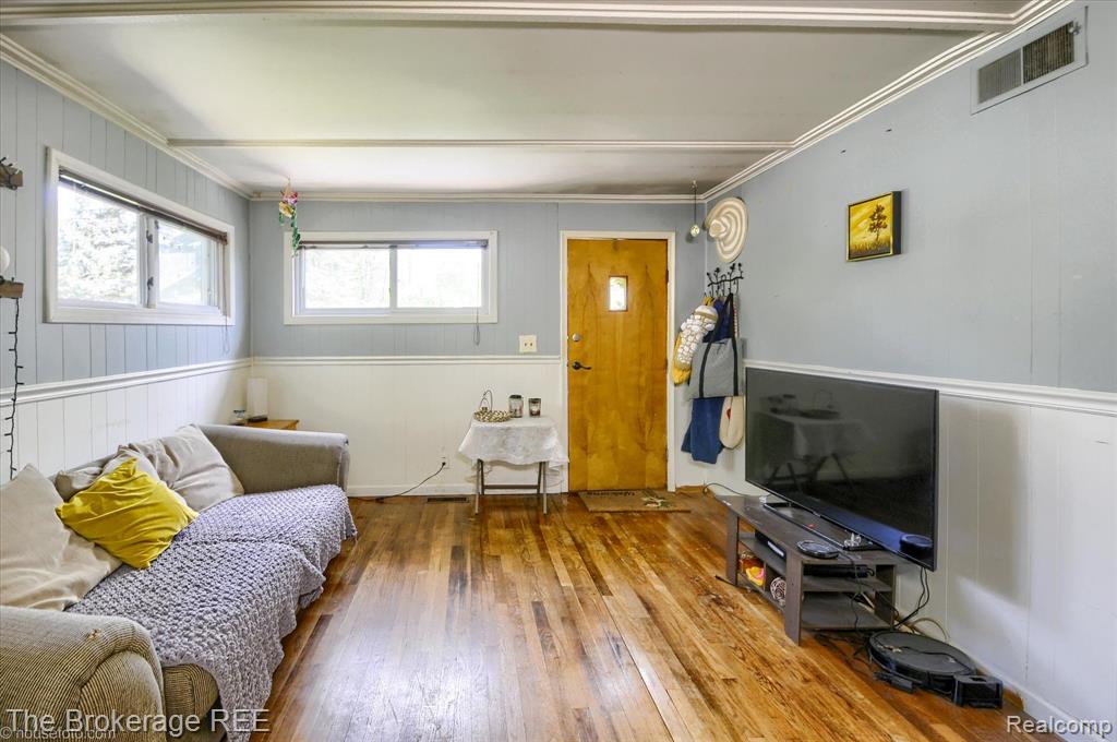 703 Cedarlawn Road Waterford, MI 48328 - Photo 10 of 27 Gallery Image 10