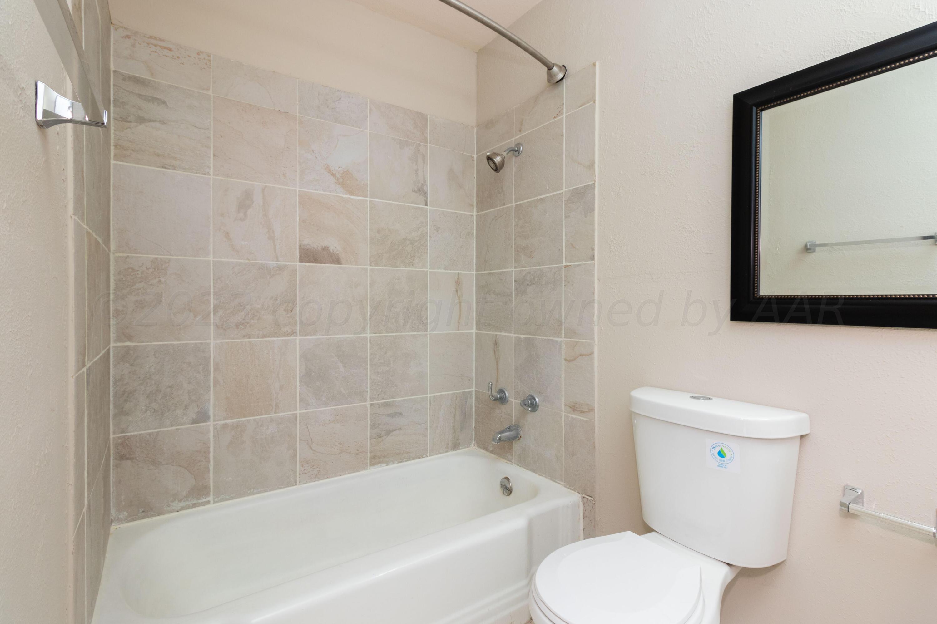 1612 Heather Street Amarillo, TX 79107 - Photo 19 of 31 hall bathroom#2