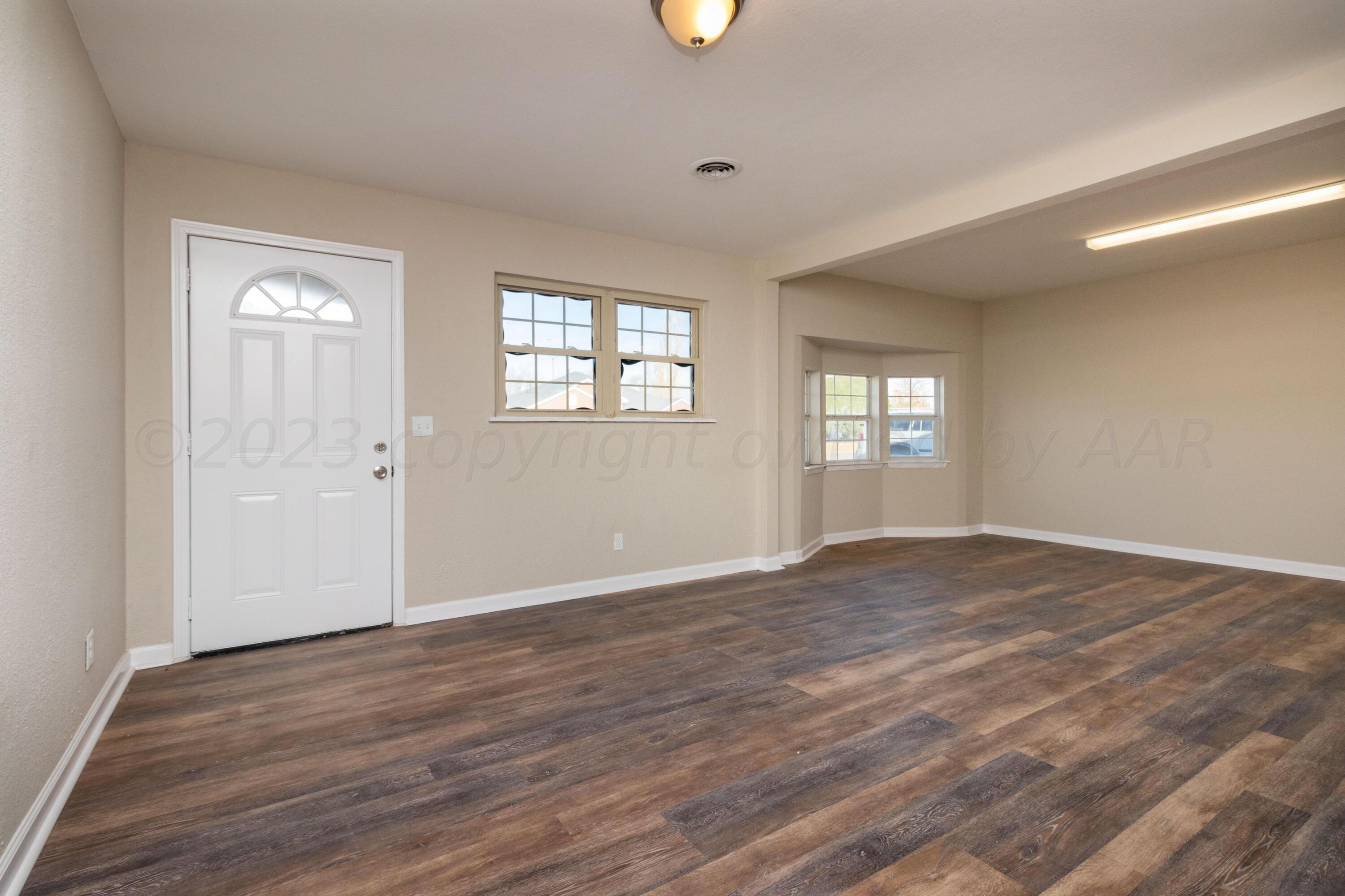 1612 Heather Street Amarillo, TX 79107 - Photo 2 of 31 entry