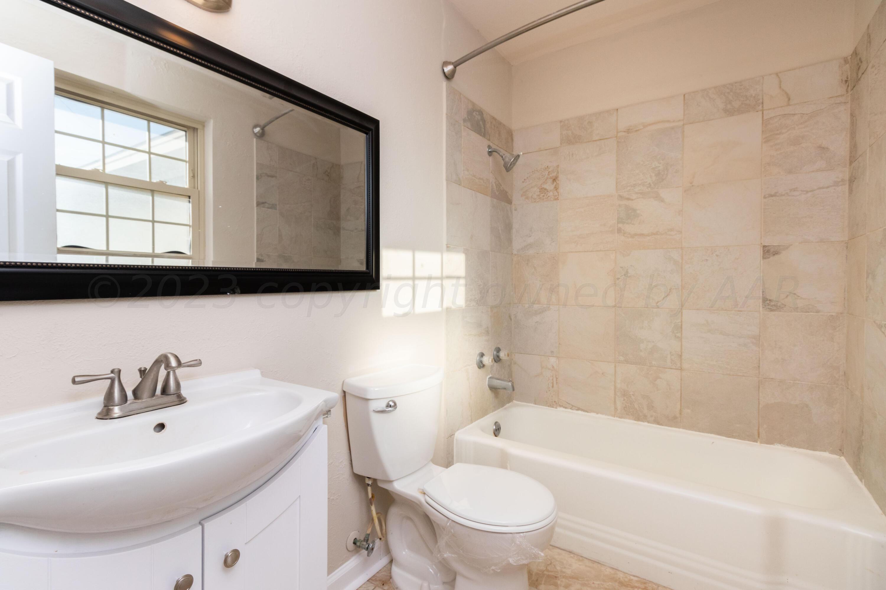 1612 Heather Street Amarillo, TX 79107 - Photo 23 of 31 3rd bathroom