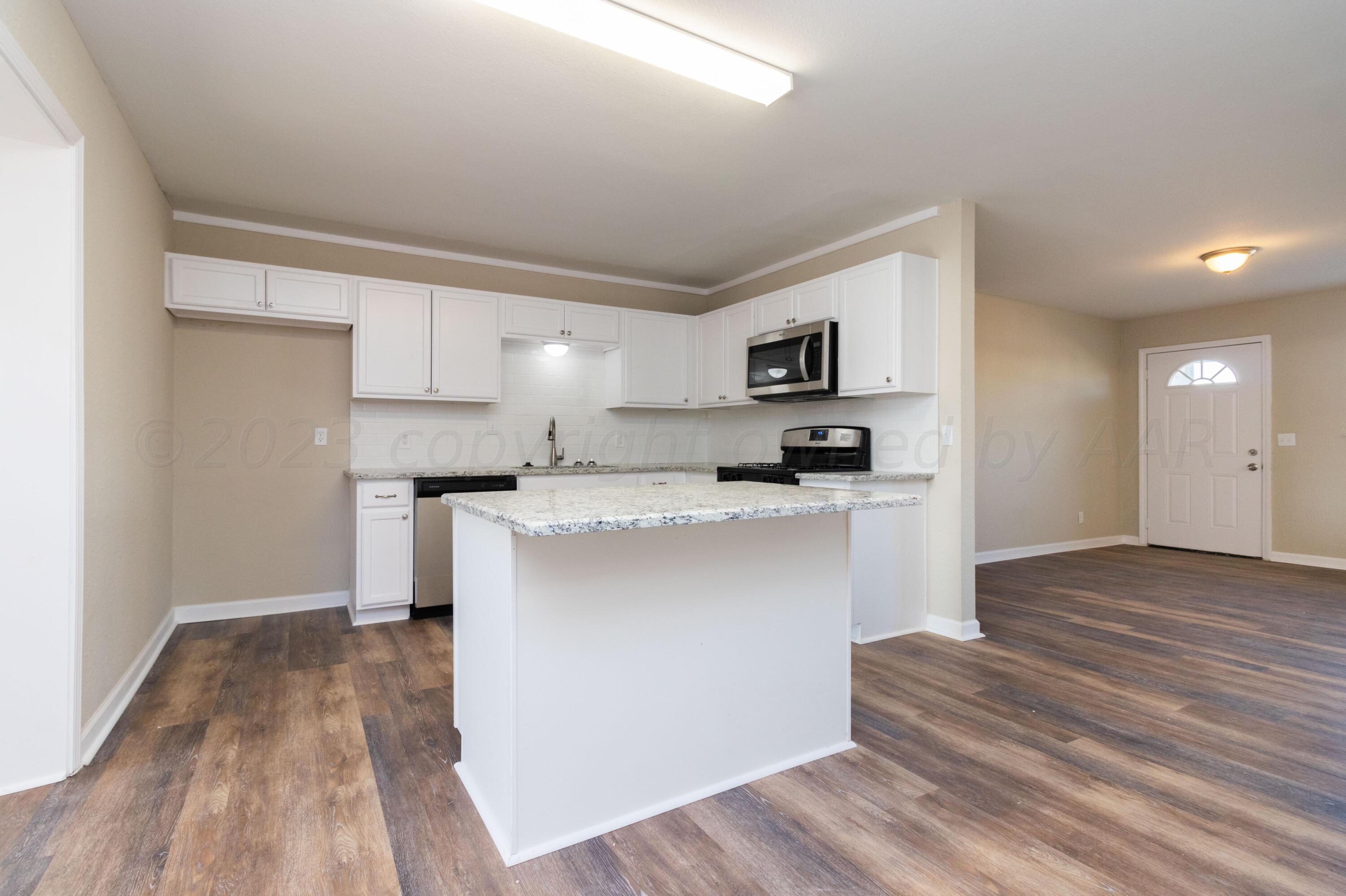 1612 Heather Street Amarillo, TX 79107 - Photo 5 of 31 kitchen
