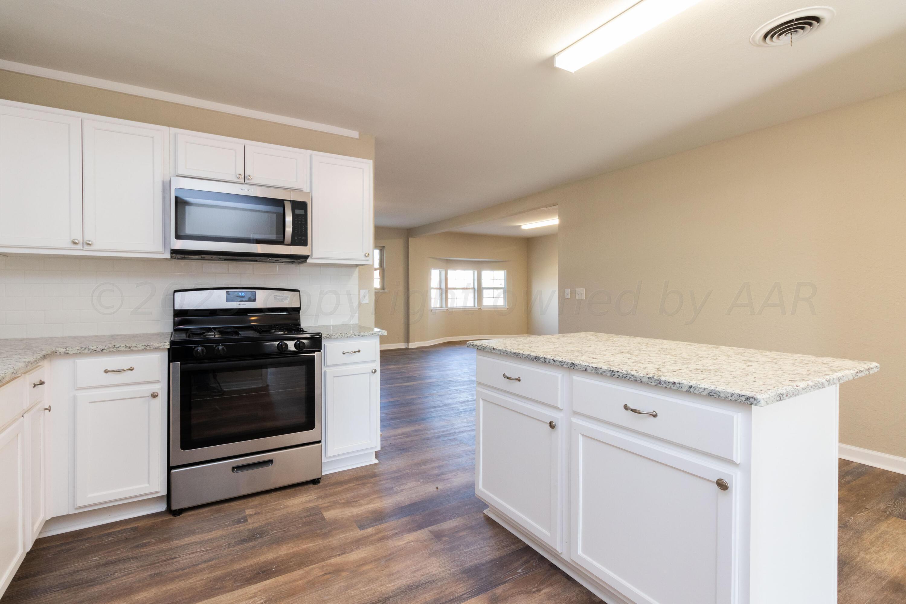 1612 Heather Street Amarillo, TX 79107 - Photo 7 of 31 kitchen