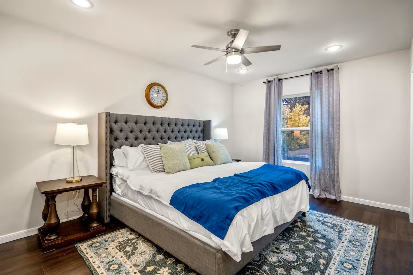 3741 Charleston Street Houston, TX 77021 - Photo 29 of 37 Bedroom 5 with a king size bed and direct access to bath 5.