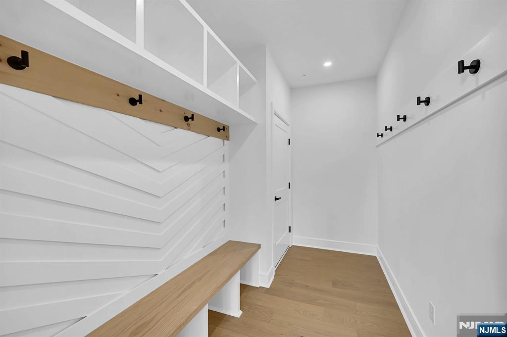 28 Bennington Road Livingston, NJ 07039 - Photo 18 of 38 a view of entryway