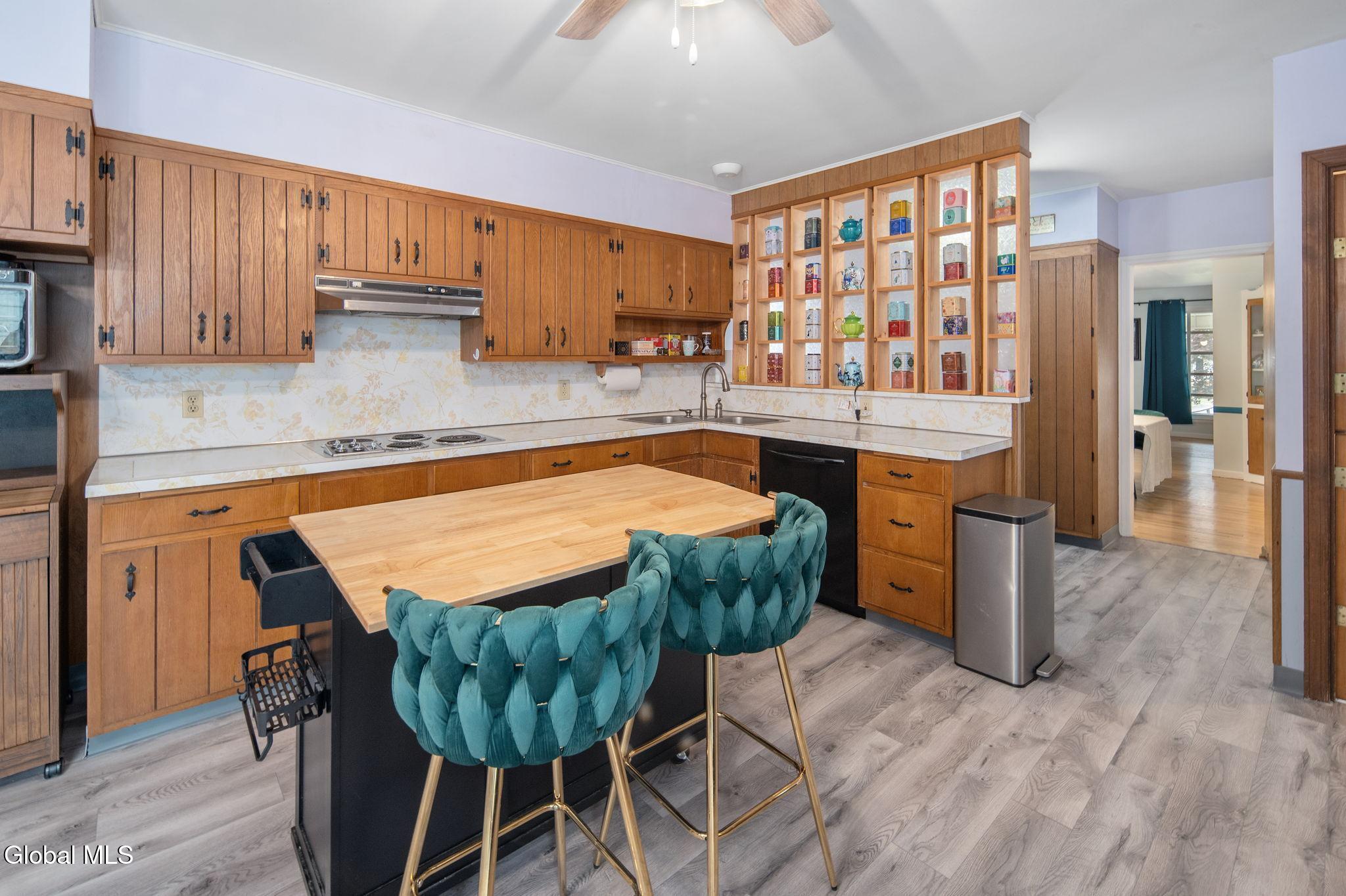 1356 Lexington Avenue Schenectady, NY 12309 - Photo 12 of 41 12