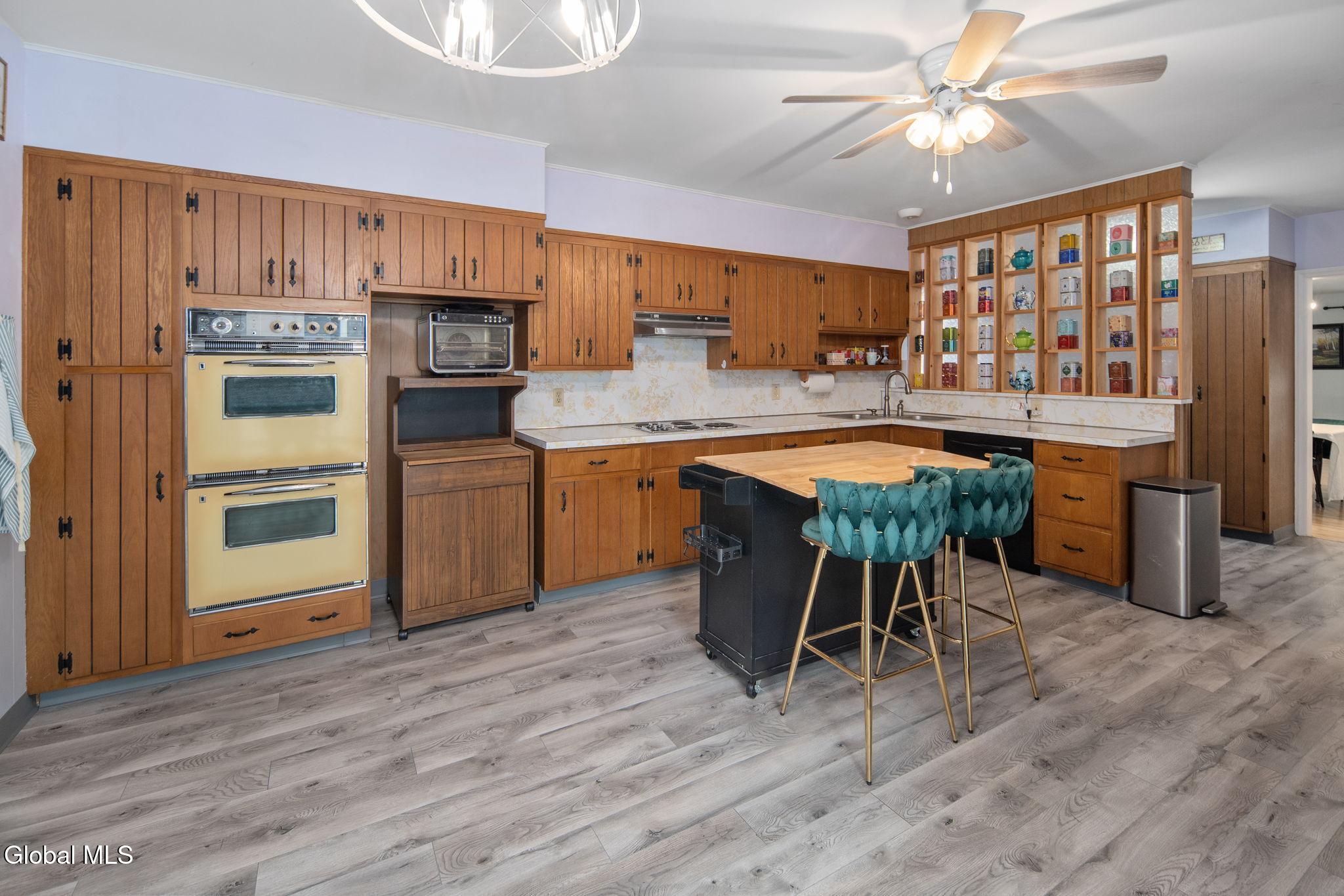 1356 Lexington Avenue Schenectady, NY 12309 - Photo 13 of 41 13