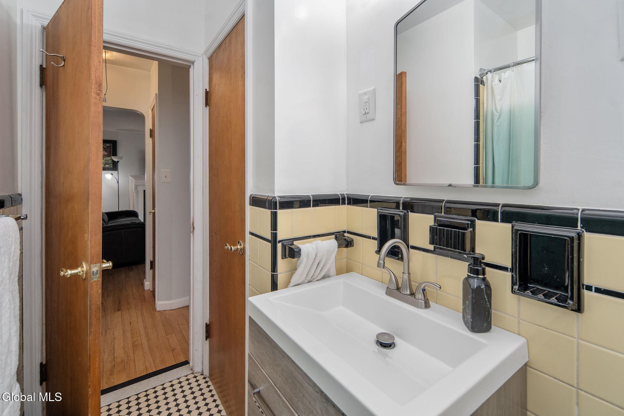 1356 Lexington Avenue Schenectady, NY 12309 - Photo 20 of 41 20