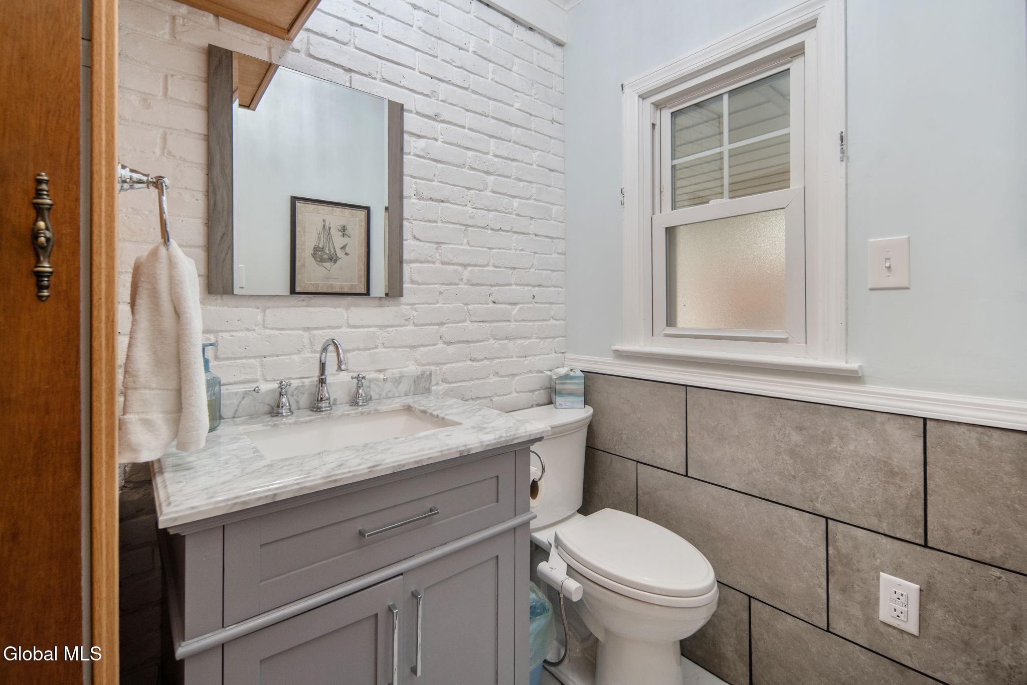 1356 Lexington Avenue Schenectady, NY 12309 - Photo 27 of 41 27