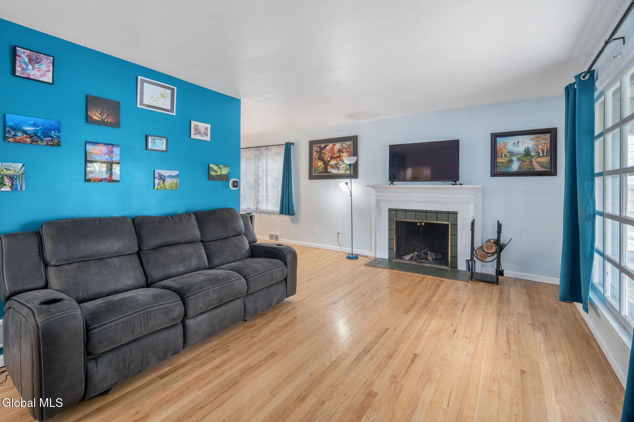 1356 Lexington Avenue Schenectady, NY 12309 - Photo 4 of 41 4