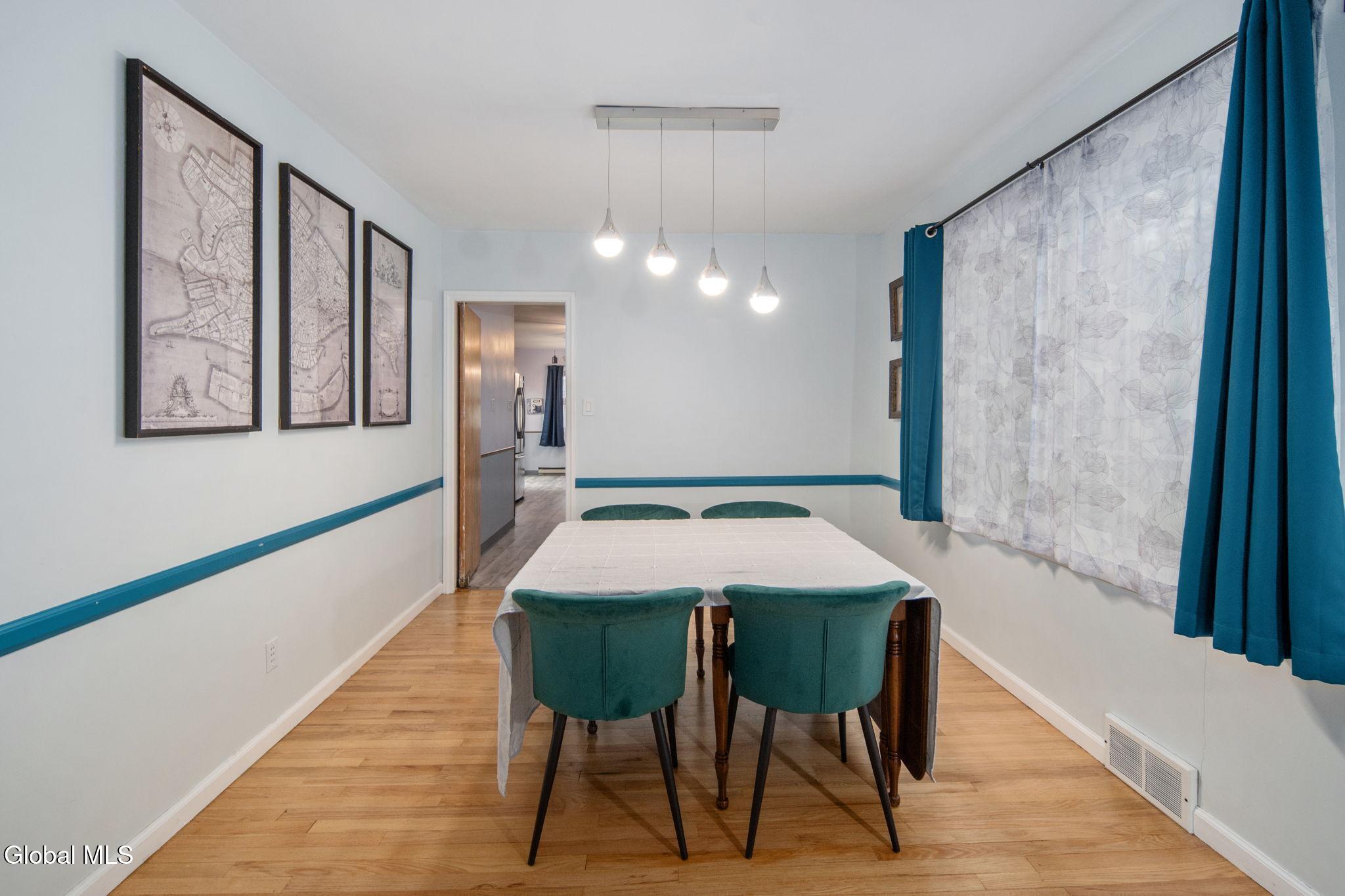 1356 Lexington Avenue Schenectady, NY 12309 - Photo 7 of 41 7