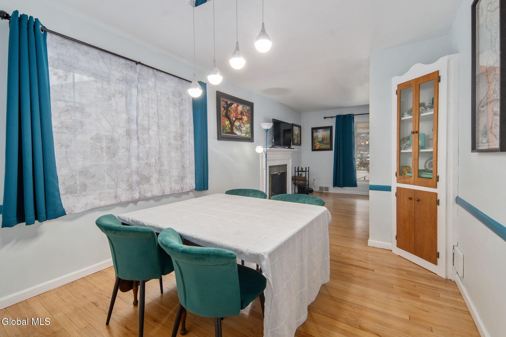 1356 Lexington Avenue Schenectady, NY 12309 - Photo 8 of 41 8