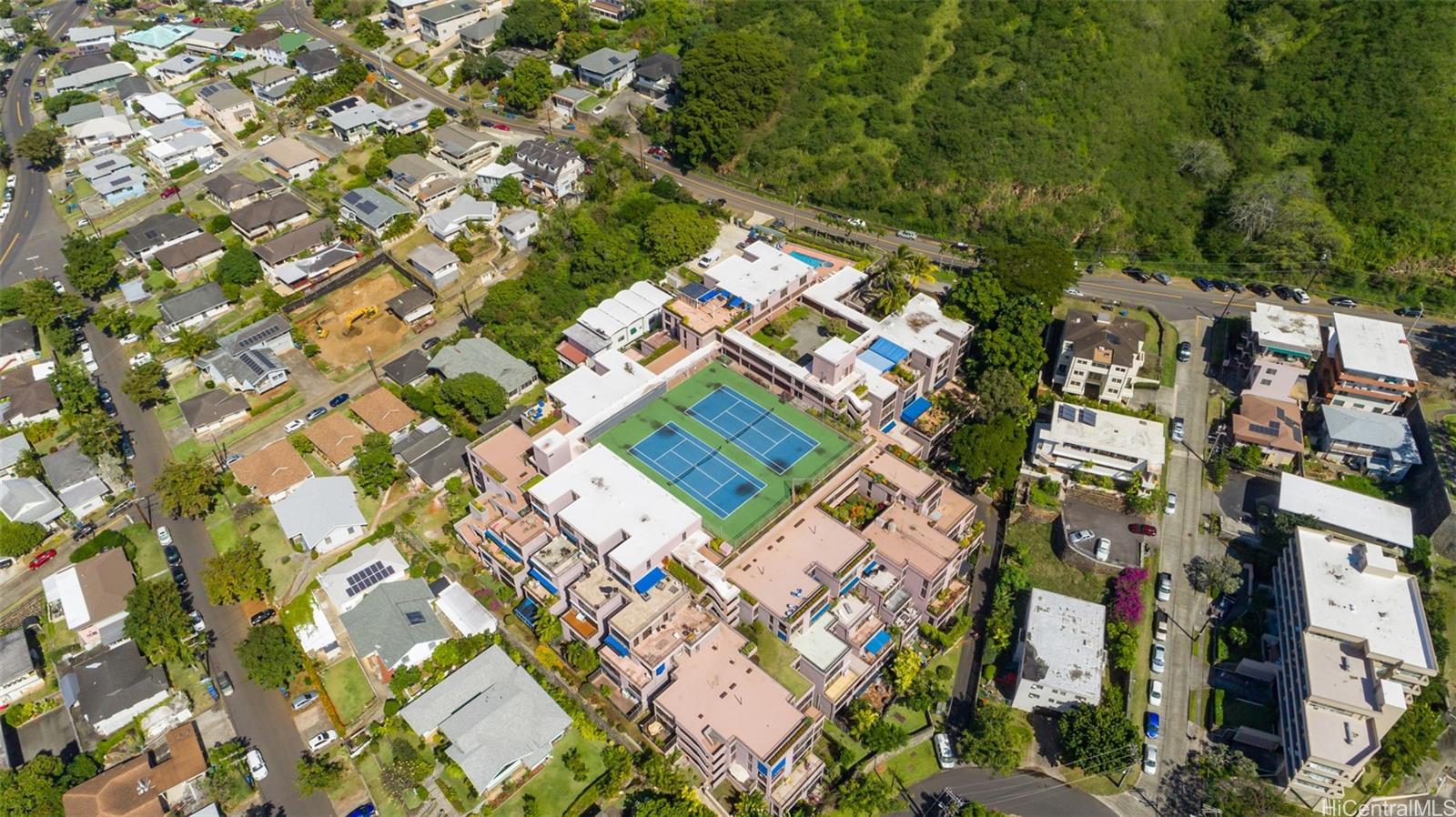 217 Prospect Street, Unit M10 Honolulu, HI 96813 - Photo 24 of 25 an aerial view of a house with a yard
