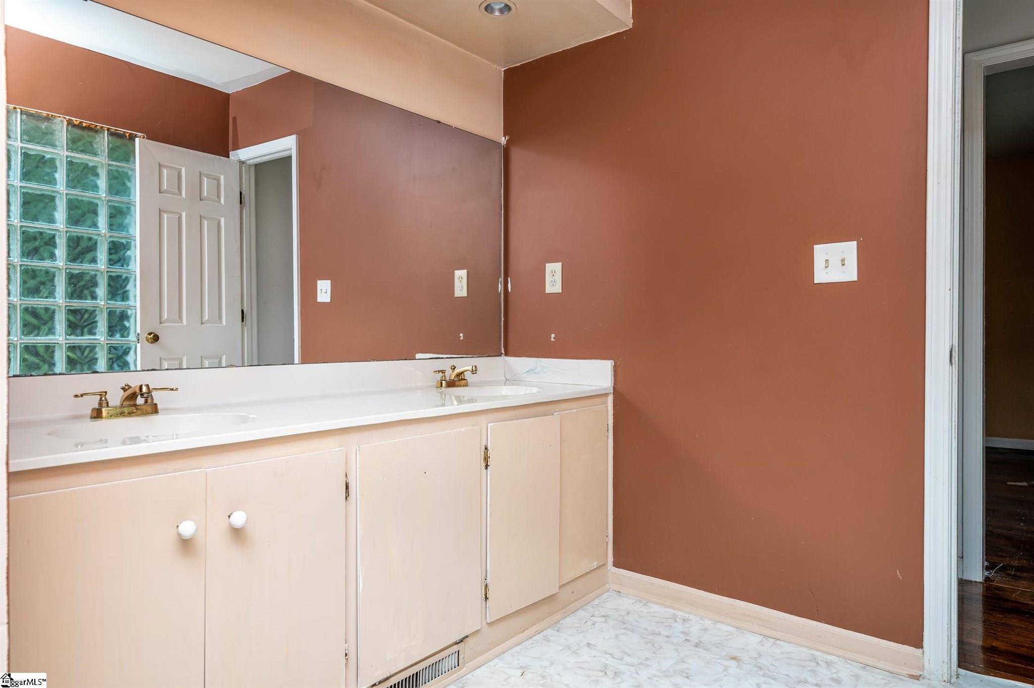 511 Roper Mountain Road Greenville, SC 29615 - Photo 14 of 25