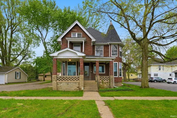 $215,000 | 113 East 10th Street, Rochester, IN 46975