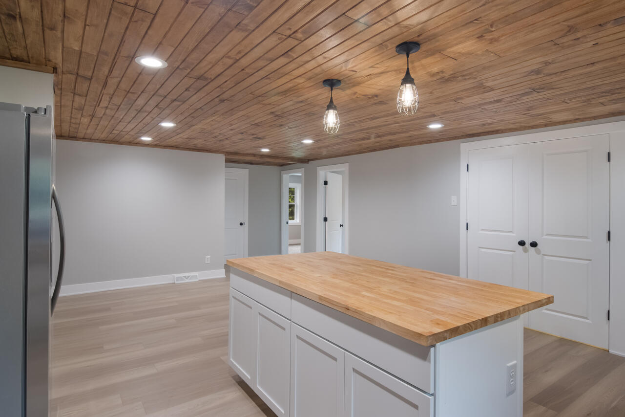 5498 Kast Road Benzonia, MI 49616 - Photo 9 of 34 15-Scene-17