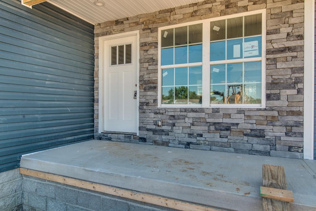 990 Hooper Road Charlotte, TN 37036 - Photo 3 of 23 Gallery Image 3