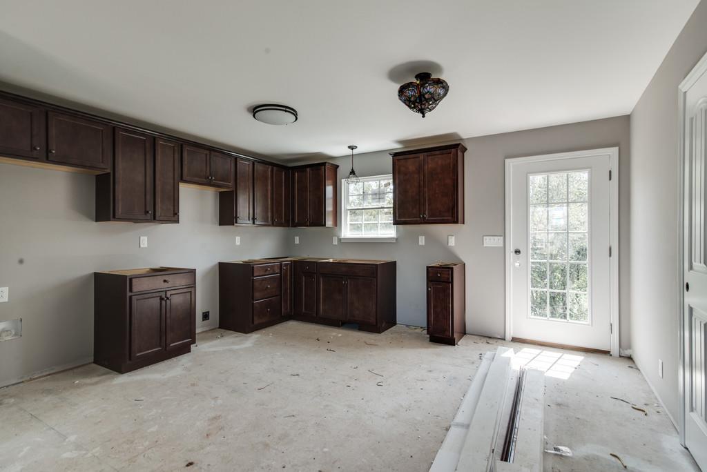 990 Hooper Road Charlotte, TN 37036 - Photo 4 of 23 Gallery Image 4
