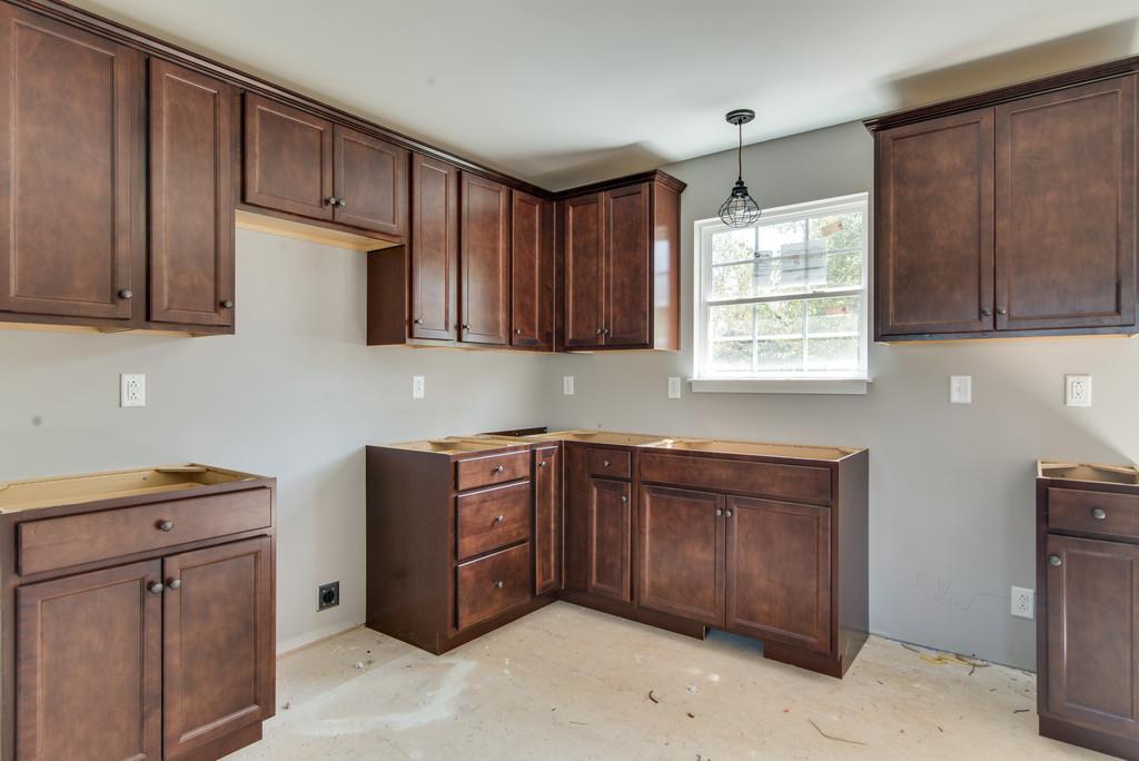 990 Hooper Road Charlotte, TN 37036 - Photo 9 of 23 Gallery Image 9