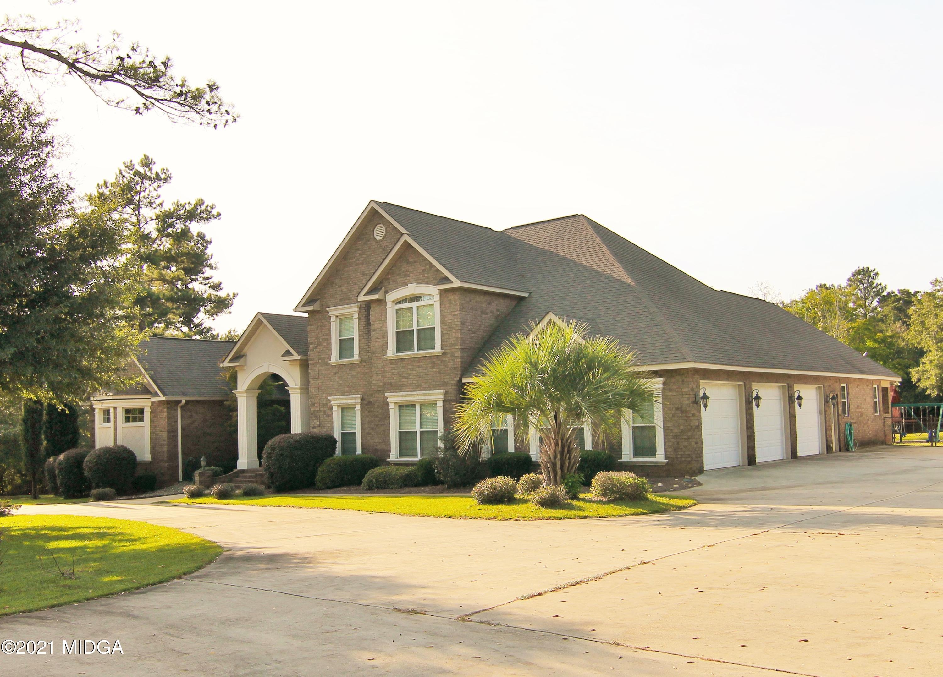 629 Toomer Road Perry, GA 31069 - Photo 2 of 59 a front view of a house with a yard