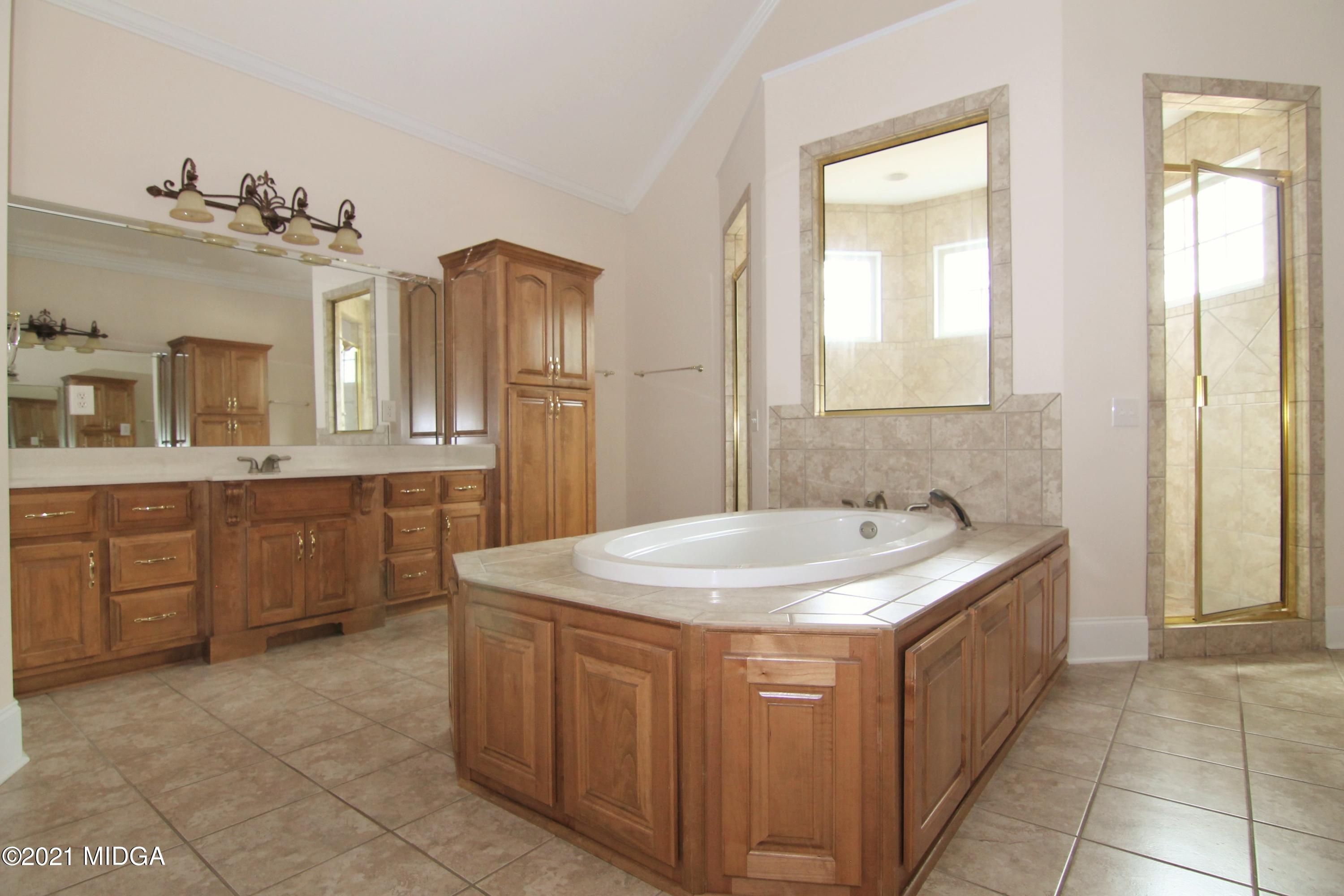 629 Toomer Road Perry, GA 31069 - Photo 24 of 59 a bathroom with a sink and a mirror